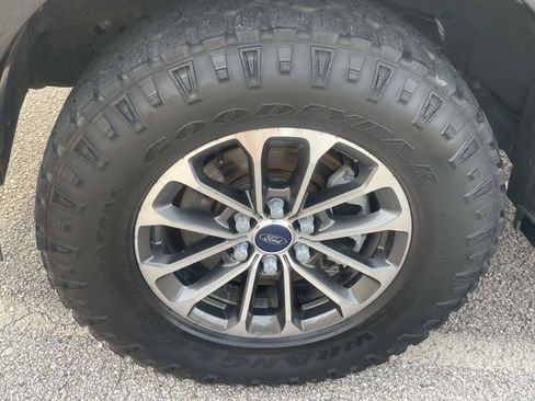 Used 2018 Ford F150 XLT w/ Equipment Group 302A Luxury AWD/4WD image 9