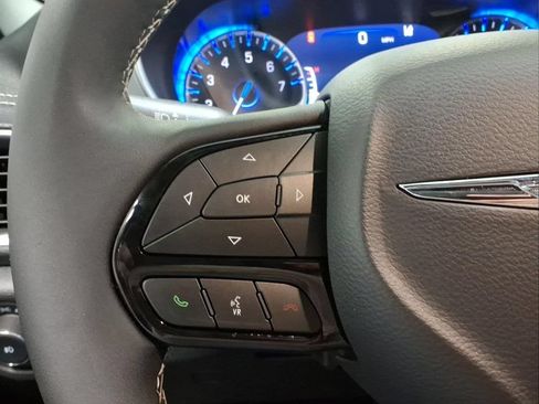 Used 2025 Chrysler Pacifica Limited FWD image 22