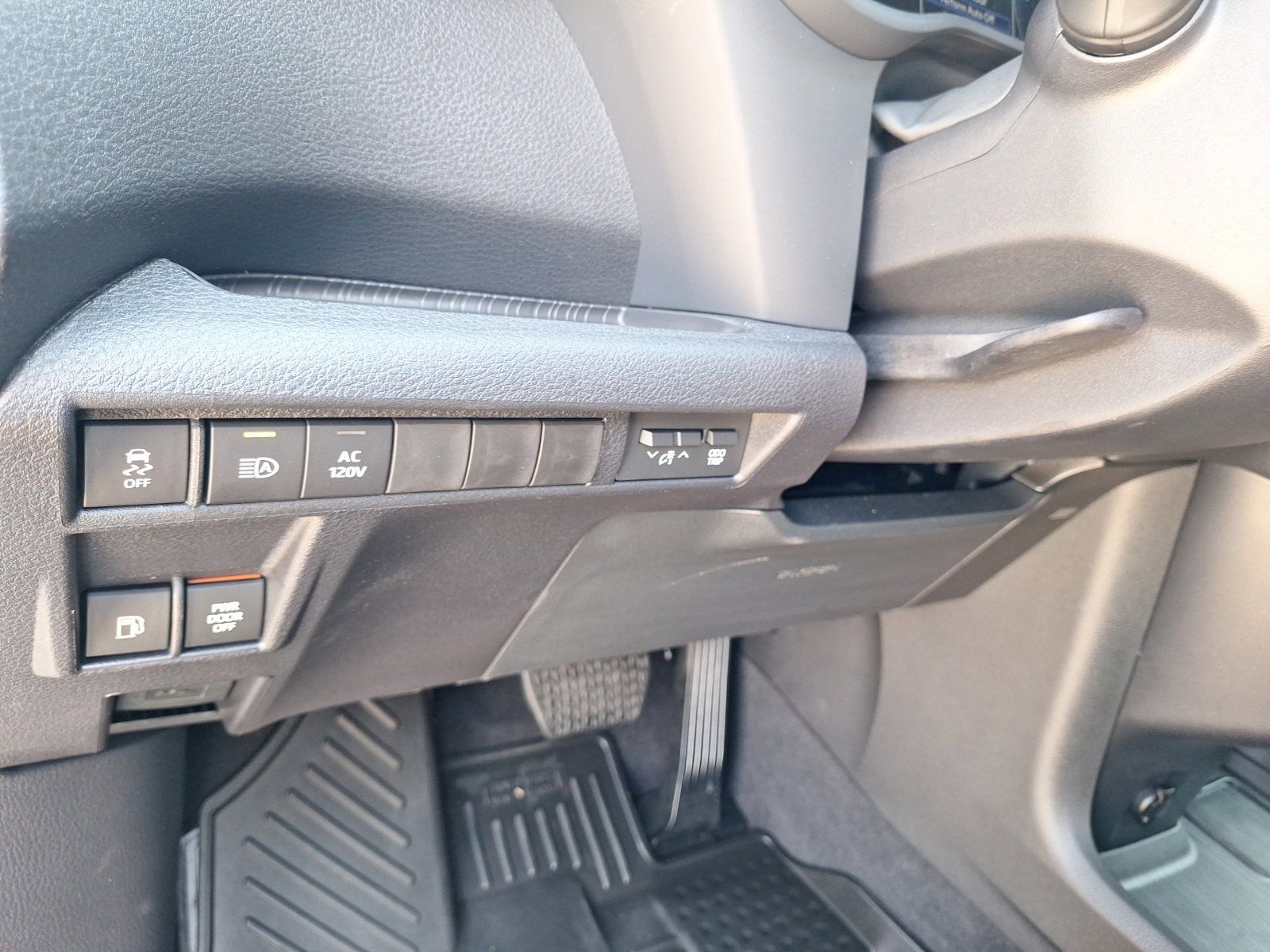Used 2026 Toyota Sienna XLE Woodland Edition AWD/4WD image 18