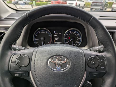 Used 2018 Toyota RAV4 Limited FWD image 27