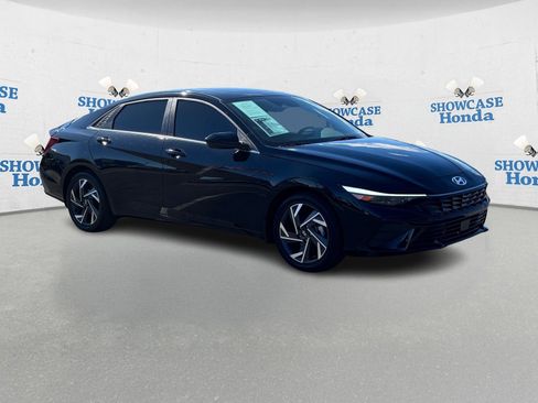 Used 2025 Hyundai Elantra SEL image 10