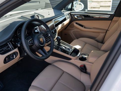 New 2026 Porsche Macan image 5
