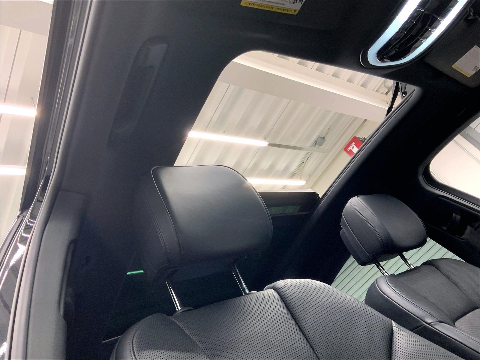Certified 2023 Porsche Macan AWD/4WD image 27