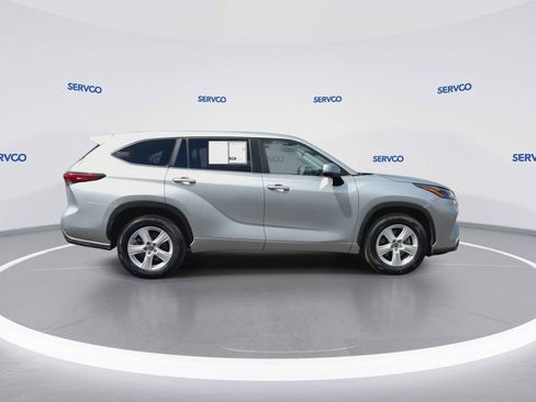 Used 2023 Toyota Highlander L FWD image 9