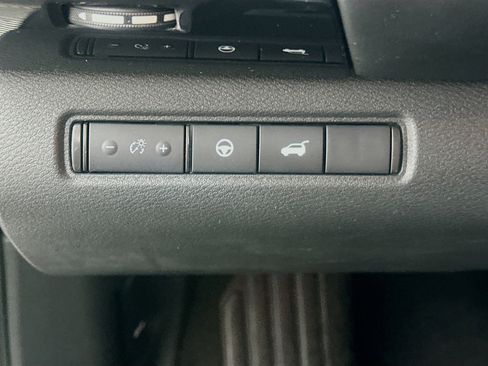 Used 2025 Nissan Pathfinder SV AWD/4WD image 16