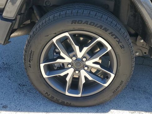 Used 2024 Jeep Wrangler Unlimited AWD/4WD image 5