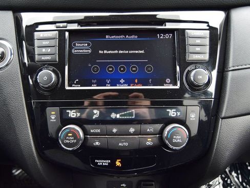 Used 2020 Nissan Rogue SV w/ Premium Package image 23