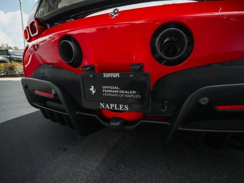 Used 2023 Ferrari SF90 Spider image 18