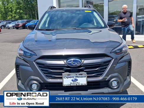 Used 2024 Subaru Outback Premium AWD/4WD image 2