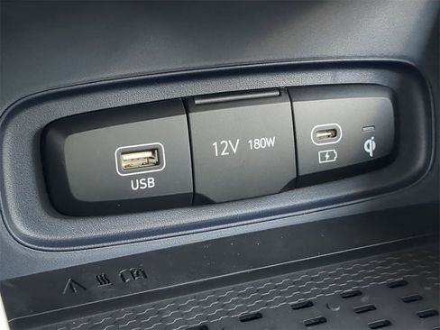 New 2025 Hyundai Venue Limited image 28