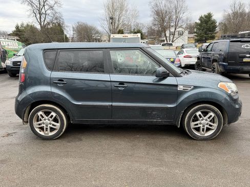 Used 2011 Kia Soul + image 2