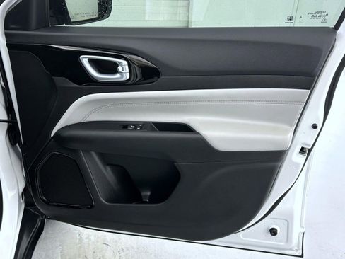Certified 2025 Jeep Compass Limited image 16