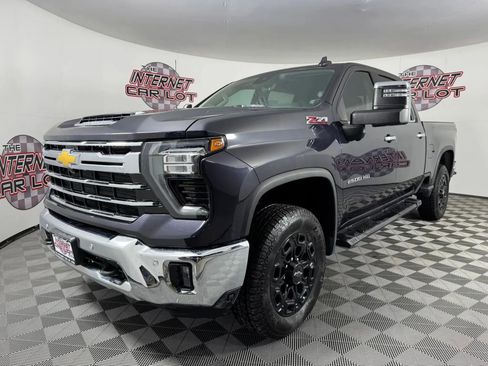 Used 2024 Chevrolet Silverado 2500 LTZ w/ LTZ Premium Package AWD/4WD image 3