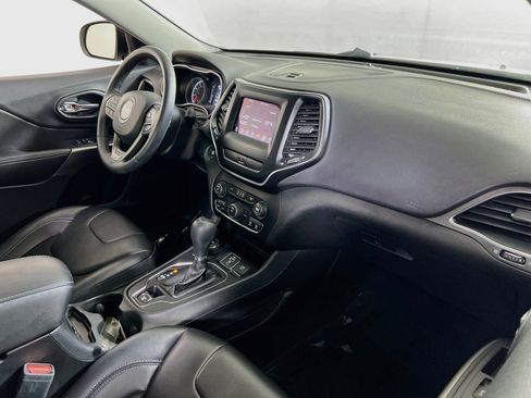 Used 2019 Jeep Cherokee Latitude Plus w/ Cold Weather Group AWD/4WD image 27
