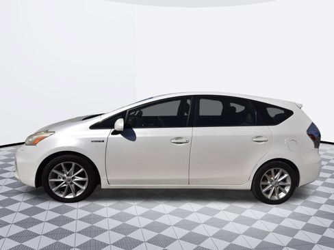 Used 2013 Toyota Prius V Five image 4