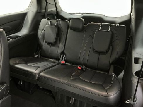 Used 2025 Chrysler Pacifica Select FWD image 20
