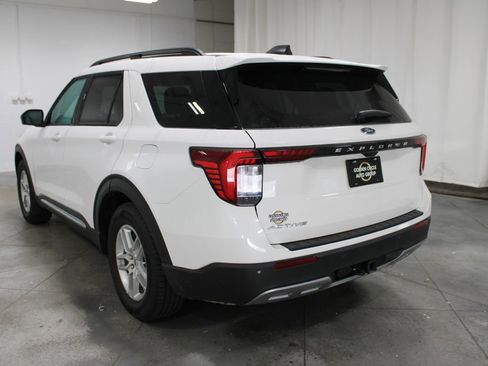 Used 2025 Ford Explorer Active w/ Active Comfort Package image 7