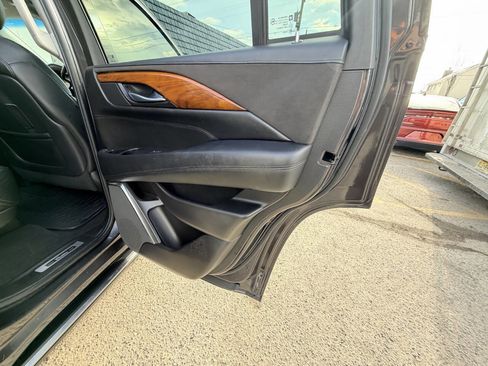 Used 2015 Cadillac Escalade Premium image 61