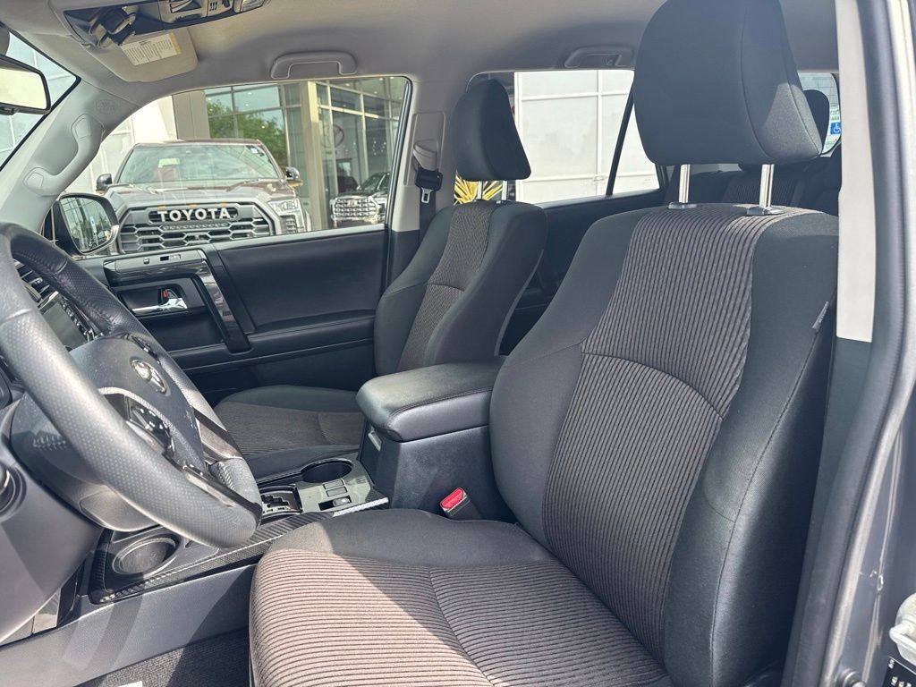 Used 2024 Toyota 4Runner TRD Off-Road AWD/4WD image 12