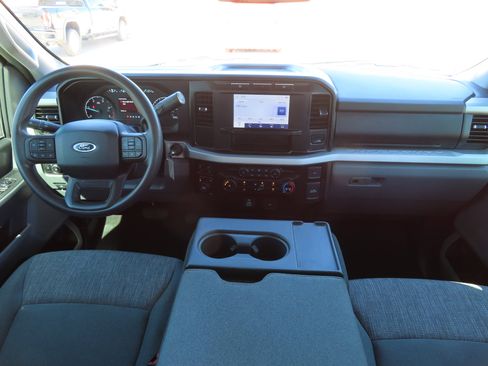 Used 2024 Ford F250 XLT image 2