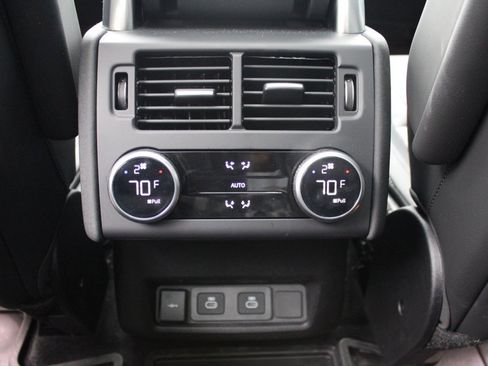 Certified 2025 Land Rover Discovery S image 30