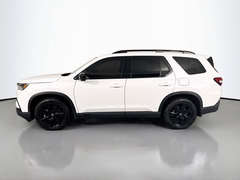 Certified 2025 Honda Pilot Black Edition image 8