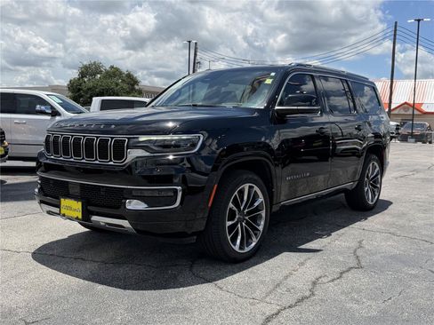Used 2024 Jeep Wagoneer Series III w/ Premium Group I AWD/4WD image 4