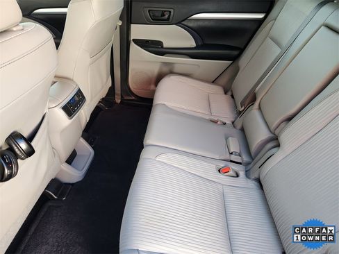 Used 2019 Toyota Highlander LE image 33