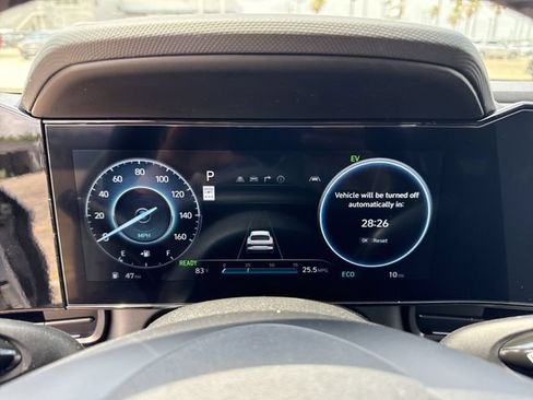 New 2025 Hyundai Elantra SEL FWD image 17