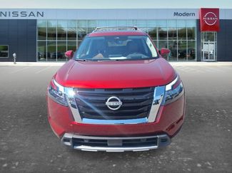 Used 2025 Nissan Pathfinder Platinum w/ Cargo Package FWD video 2