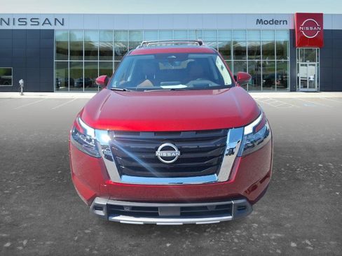 Used 2025 Nissan Pathfinder Platinum w/ Cargo Package FWD image 2
