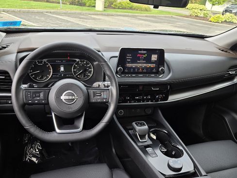 Used 2022 Nissan Rogue SV w/ SV Premium Package image 13