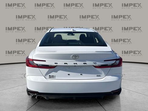 Used 2025 Toyota Camry SE image 4