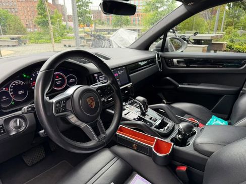 Used 2020 Porsche Cayenne w/ Premium Package Plus AWD/4WD image 3