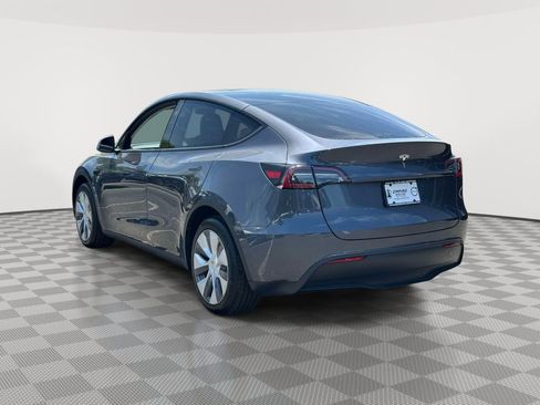 Used 2023 Tesla Model Y 2WD image 4