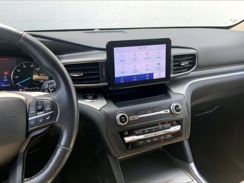 Used 2020 Ford Explorer XLT w/ Equipment Group 202A AWD/4WD image 15