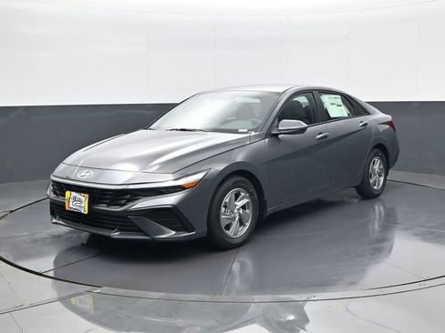 New 2026 Hyundai Elantra SE FWD image 1