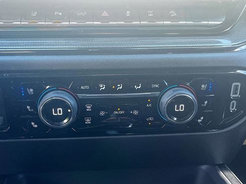 Used 2025 Chevrolet Silverado 2500 ZR2 w/ Technology Package image 21