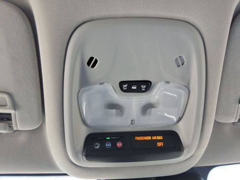 Used 2025 Chevrolet TrailBlazer LT AWD/4WD image 19