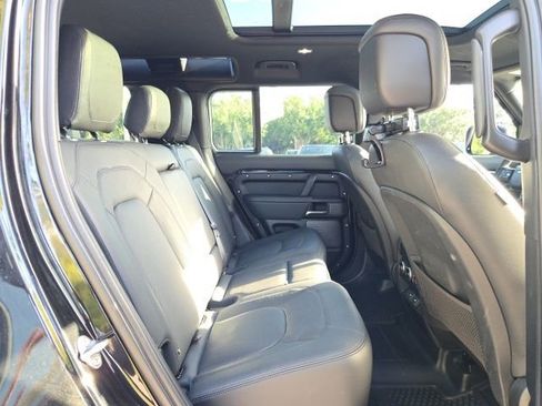 Used 2023 Land Rover Defender 110 V8 AWD/4WD image 9