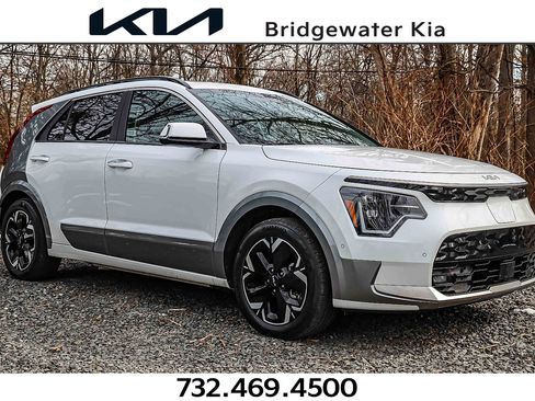Certified 2023 Kia Niro Wave w/ Wave Preserve Package image 1