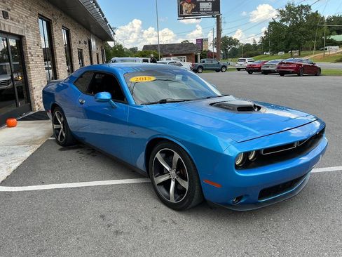 Used 2015 Dodge Challenger R/T RWD image 5