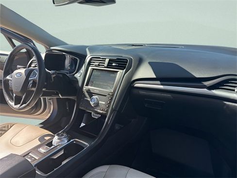 Used 2018 Ford Fusion Titanium image 29