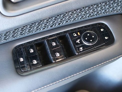 Used 2023 Nissan Ariya AWD image 14