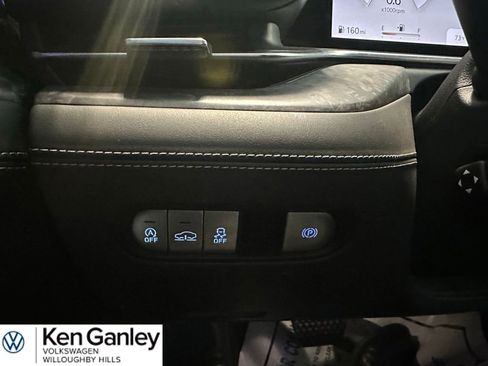 Used 2024 Genesis G90 3.5T AWD/4WD image 11