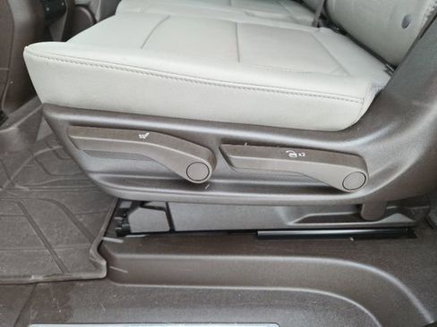 Certified 2024 Chevrolet Suburban Z71 w/ Luxury Package image 32