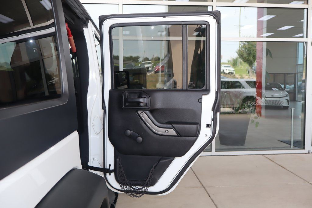 Used 2015 Jeep Wrangler Unlimited Sport w/ Connectivity Group AWD/4WD image 33