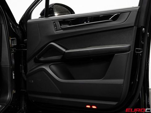 Used 2025 Porsche Cayenne GTS image 20