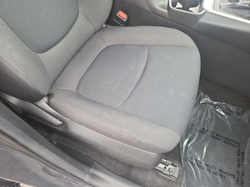Used 2021 Toyota RAV4 LE AWD/4WD image 29