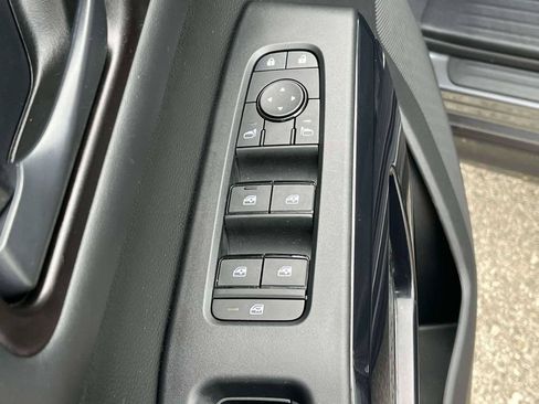 Used 2025 Nissan Pathfinder S FWD image 15